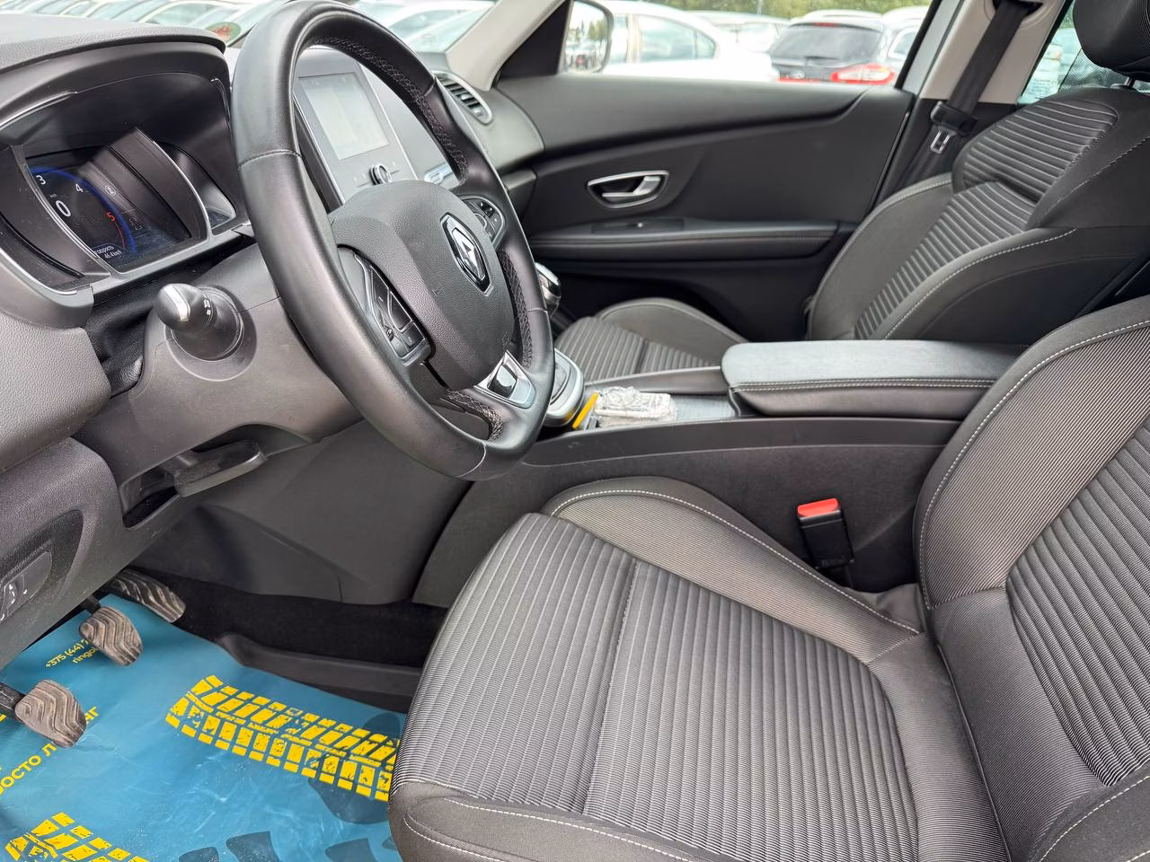 Renault Grand Scenic фото 9