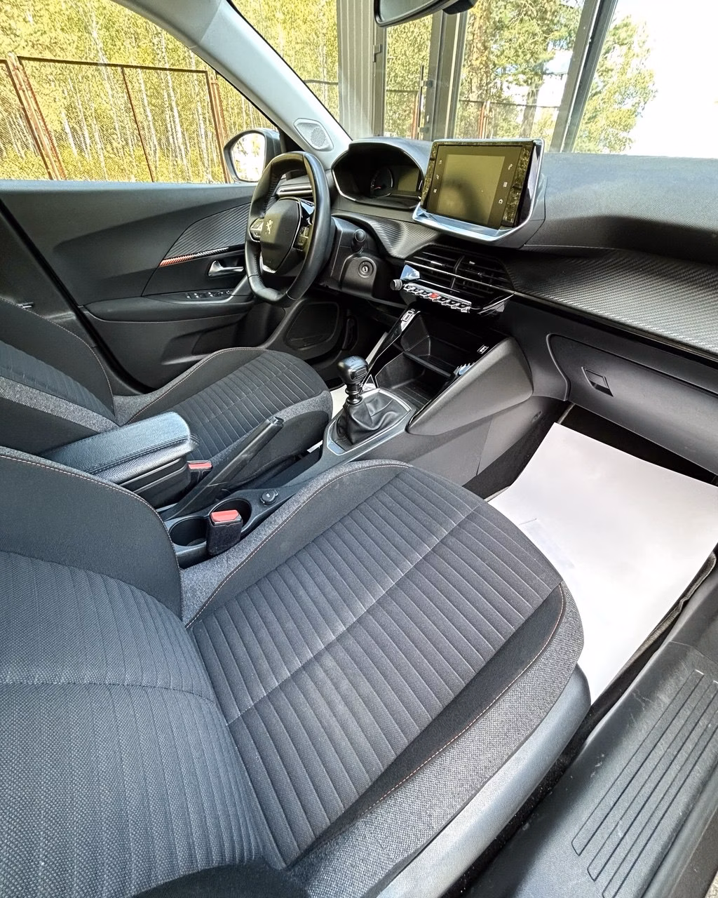 Peugeot 2008 фото 9