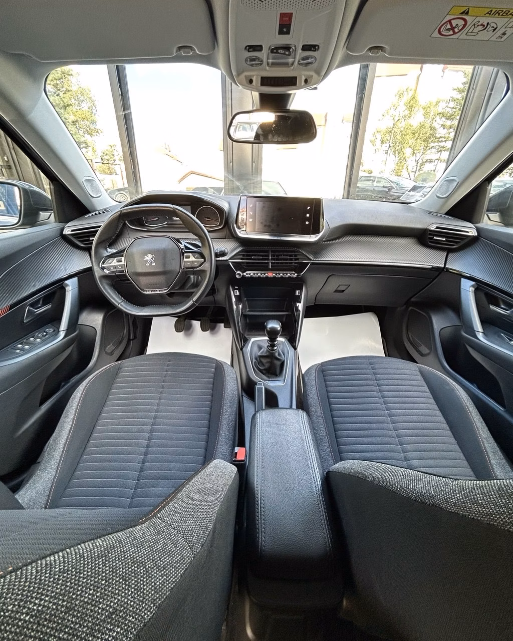 Peugeot 2008 фото 11