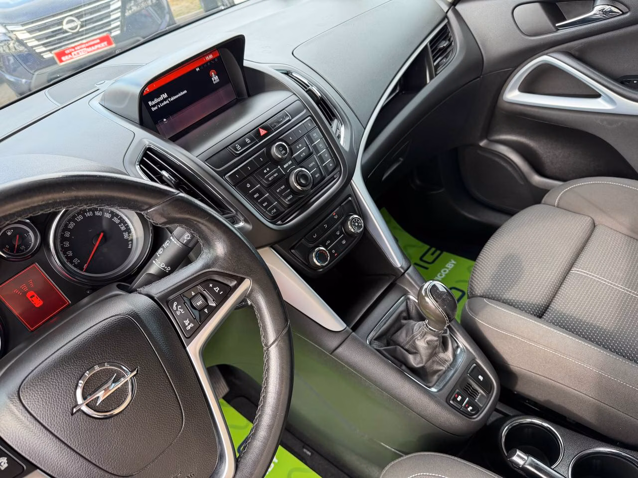 Opel Zafira фото 12