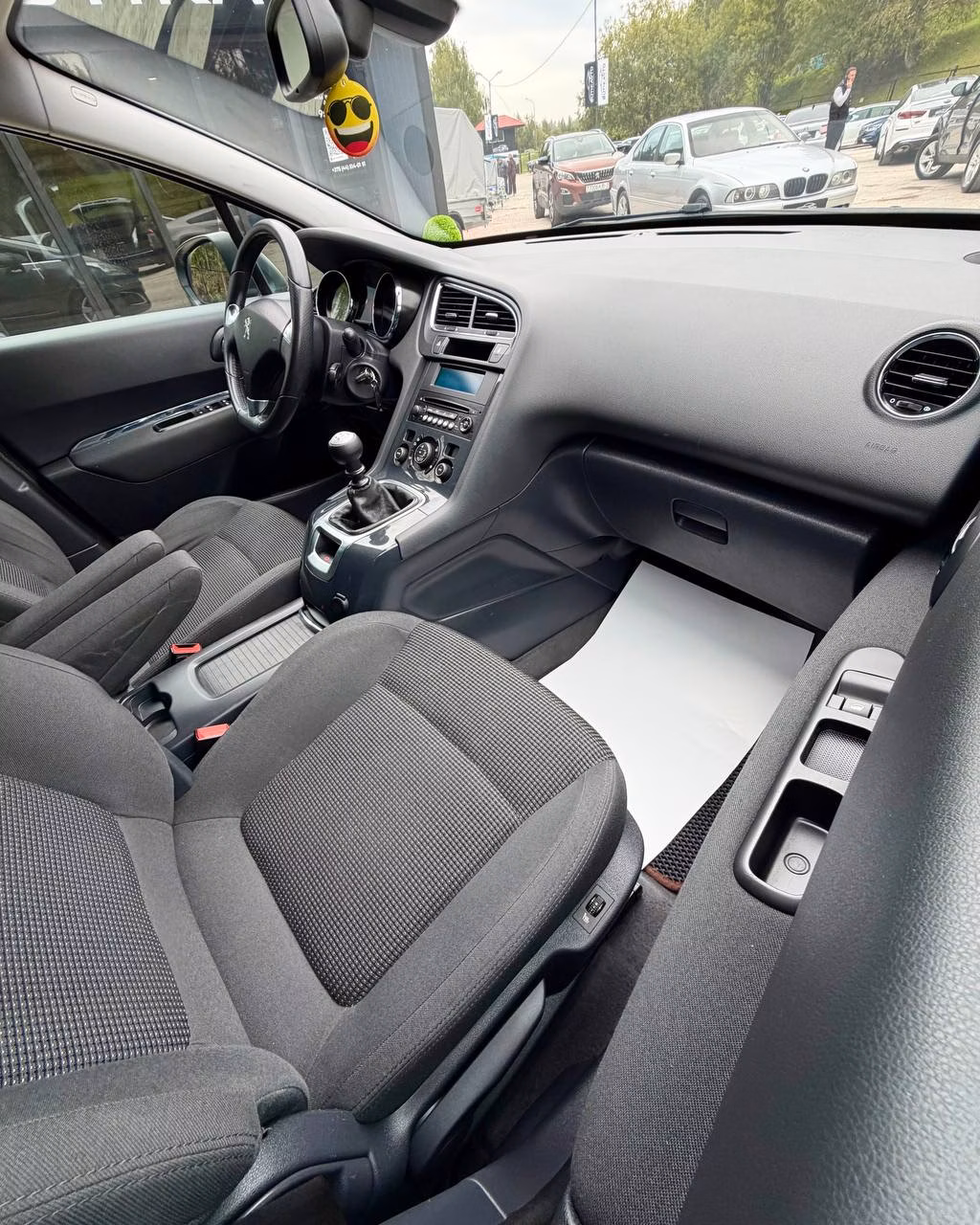 Peugeot 5008 фото 10