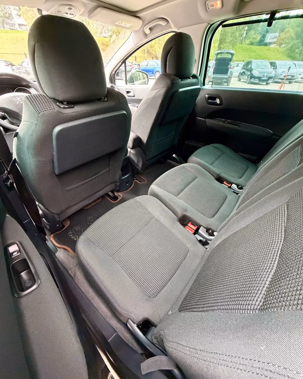 Peugeot 5008 фото 11