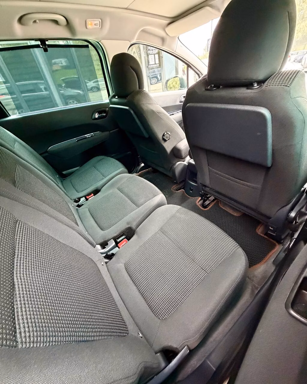 Peugeot 5008 фото 12