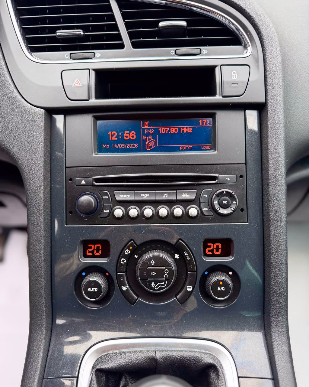 Peugeot 5008 фото 17