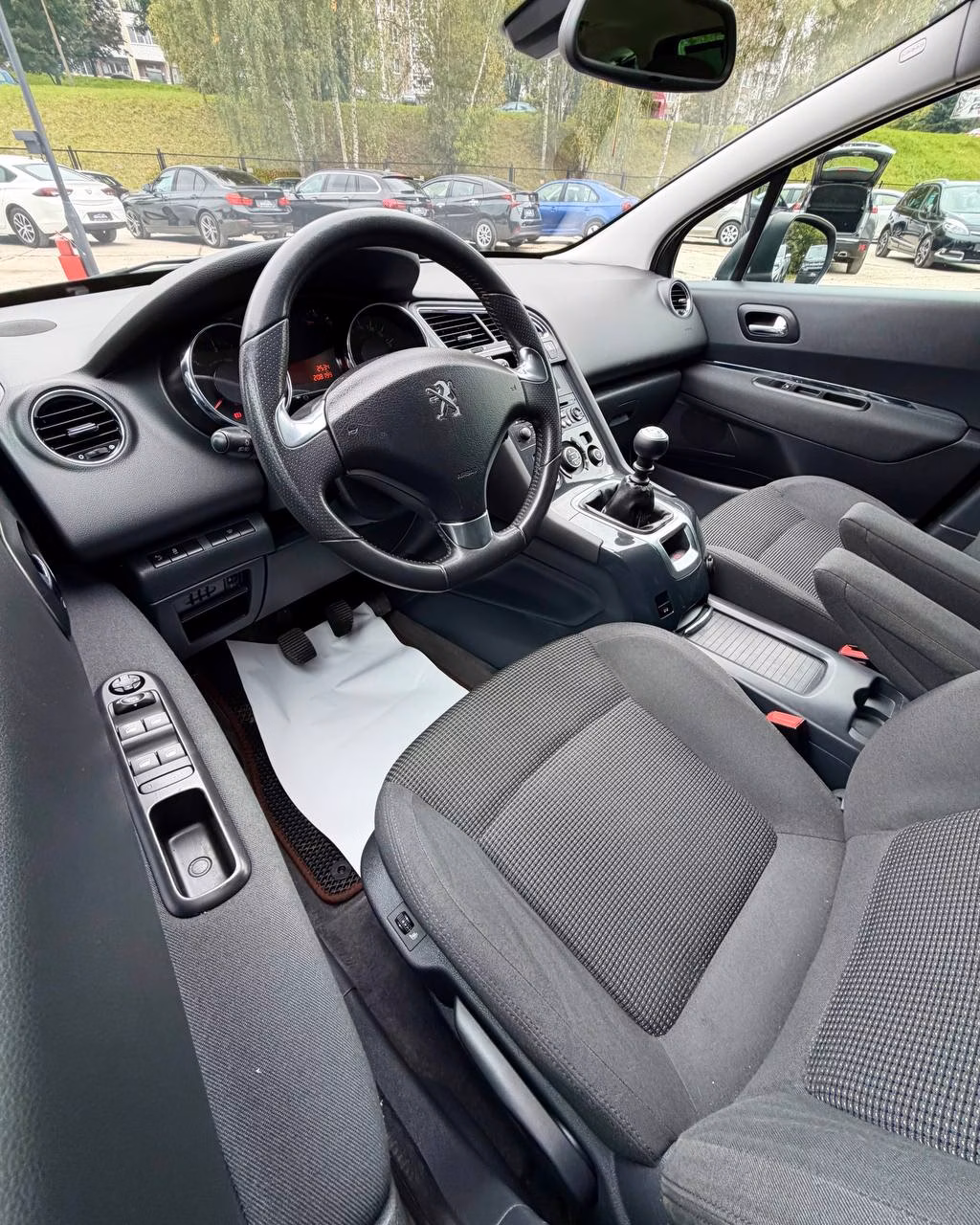Peugeot 5008 фото 20