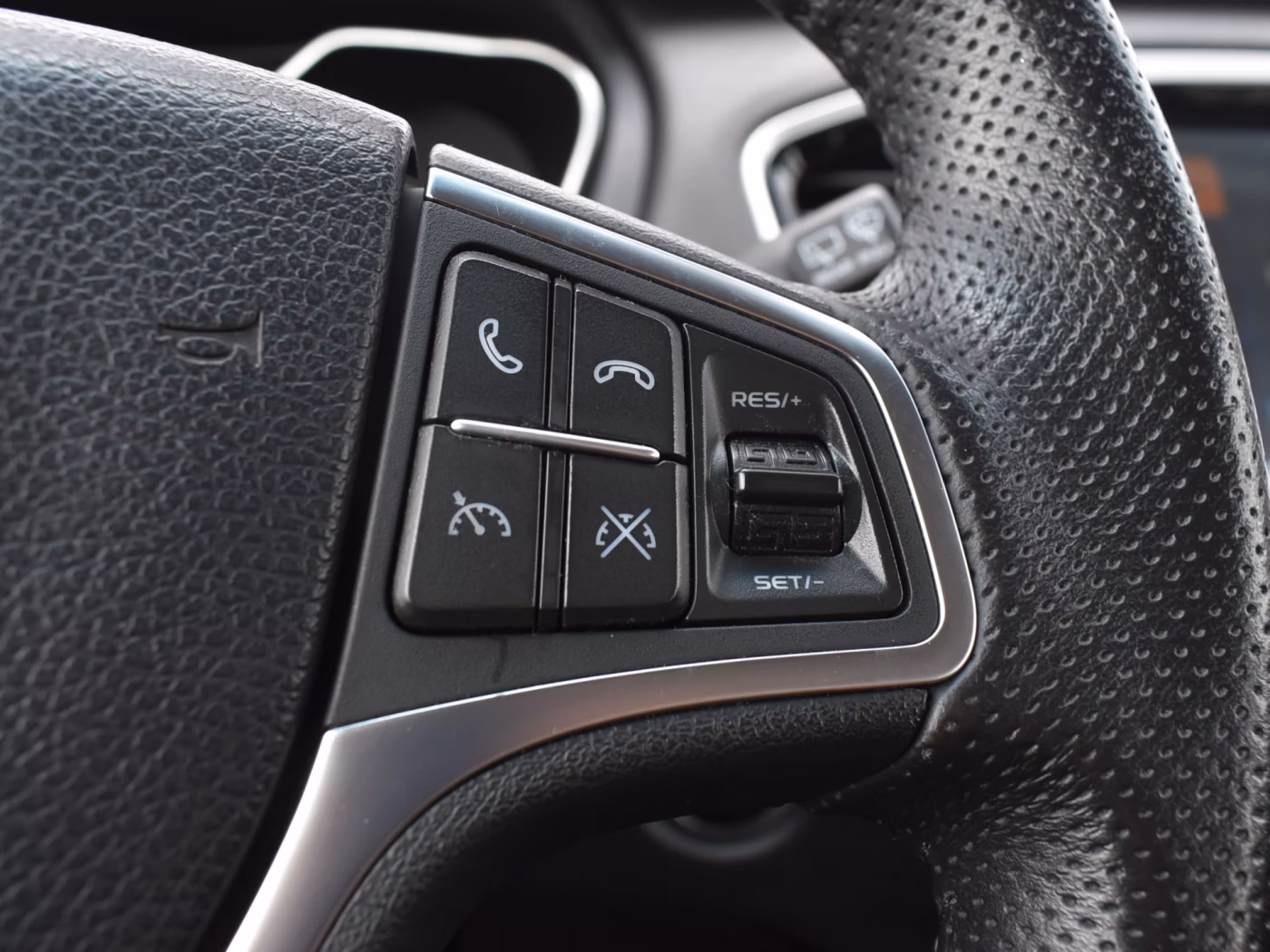 Geely Emgrand X7 фото 20