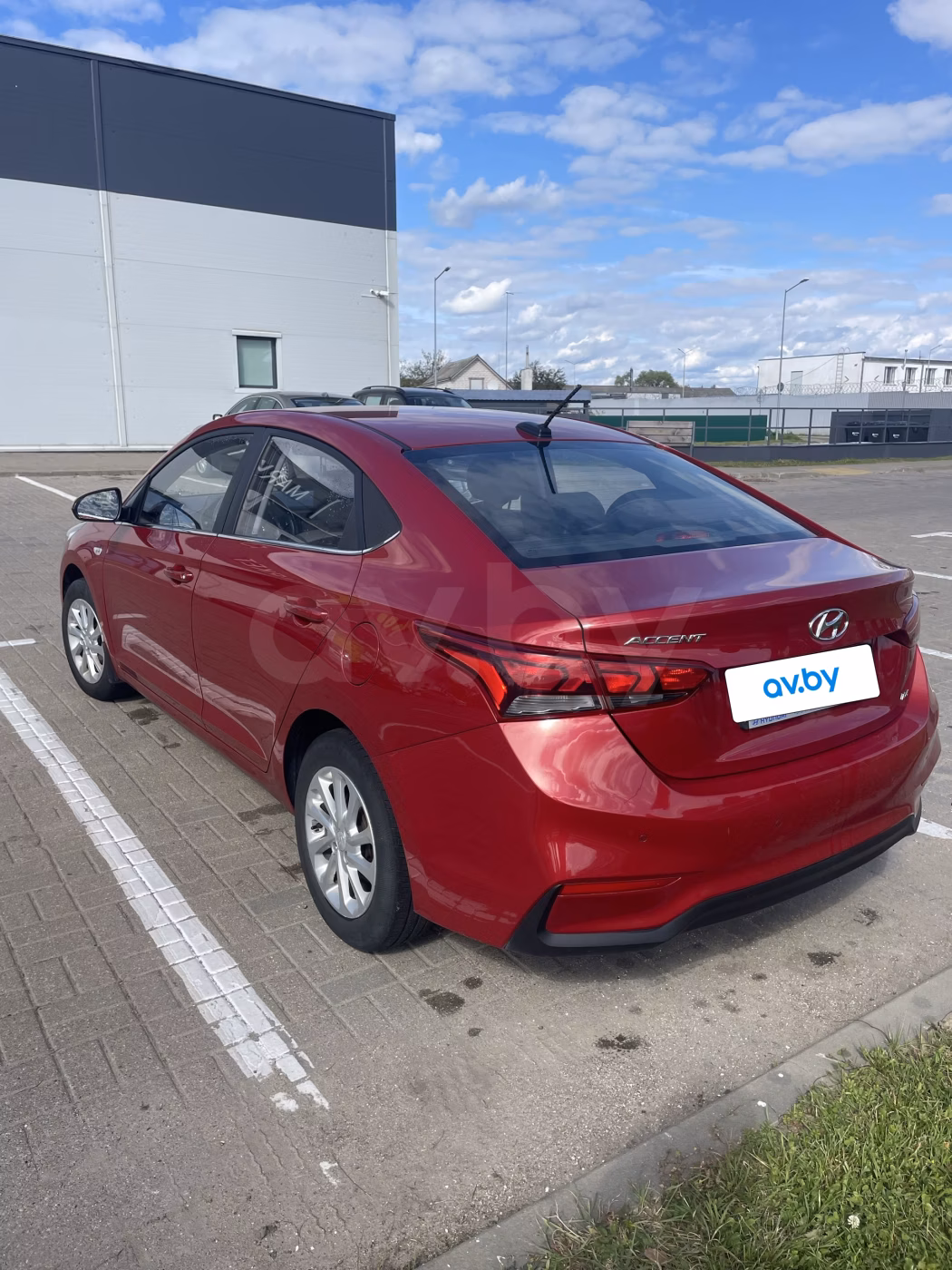 Hyundai Accent фото 2
