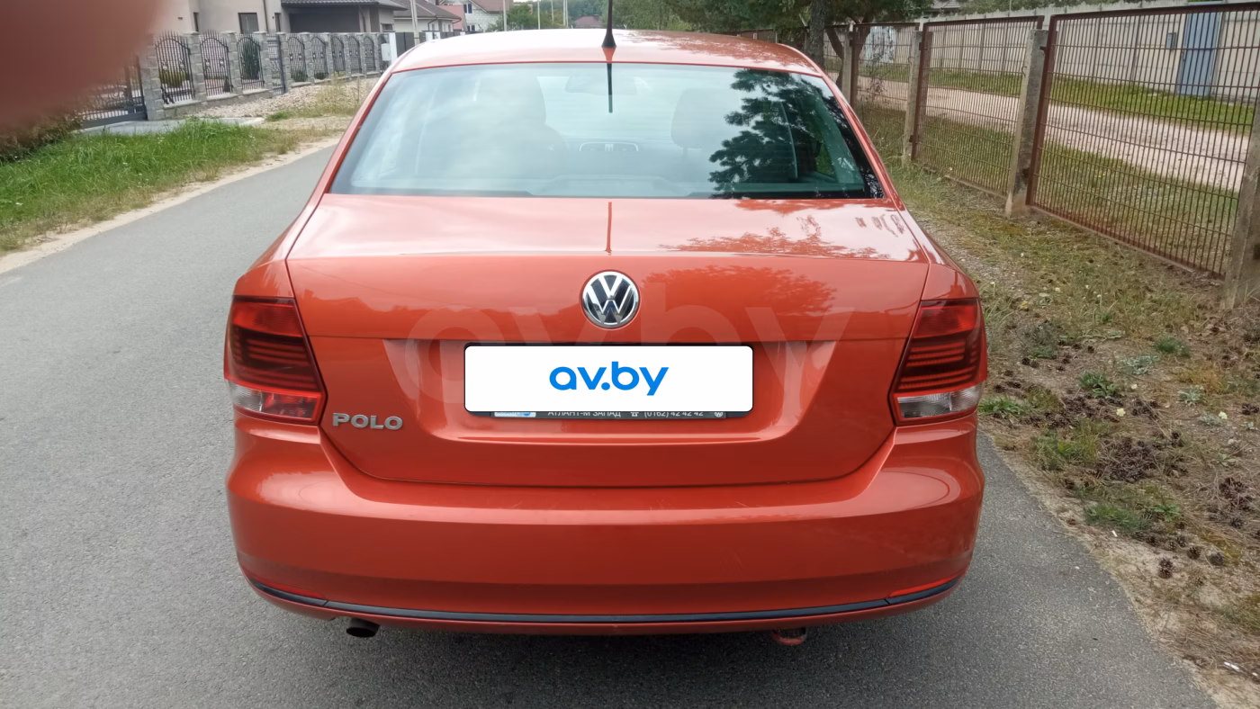 Volkswagen Polo Sedan фото 2