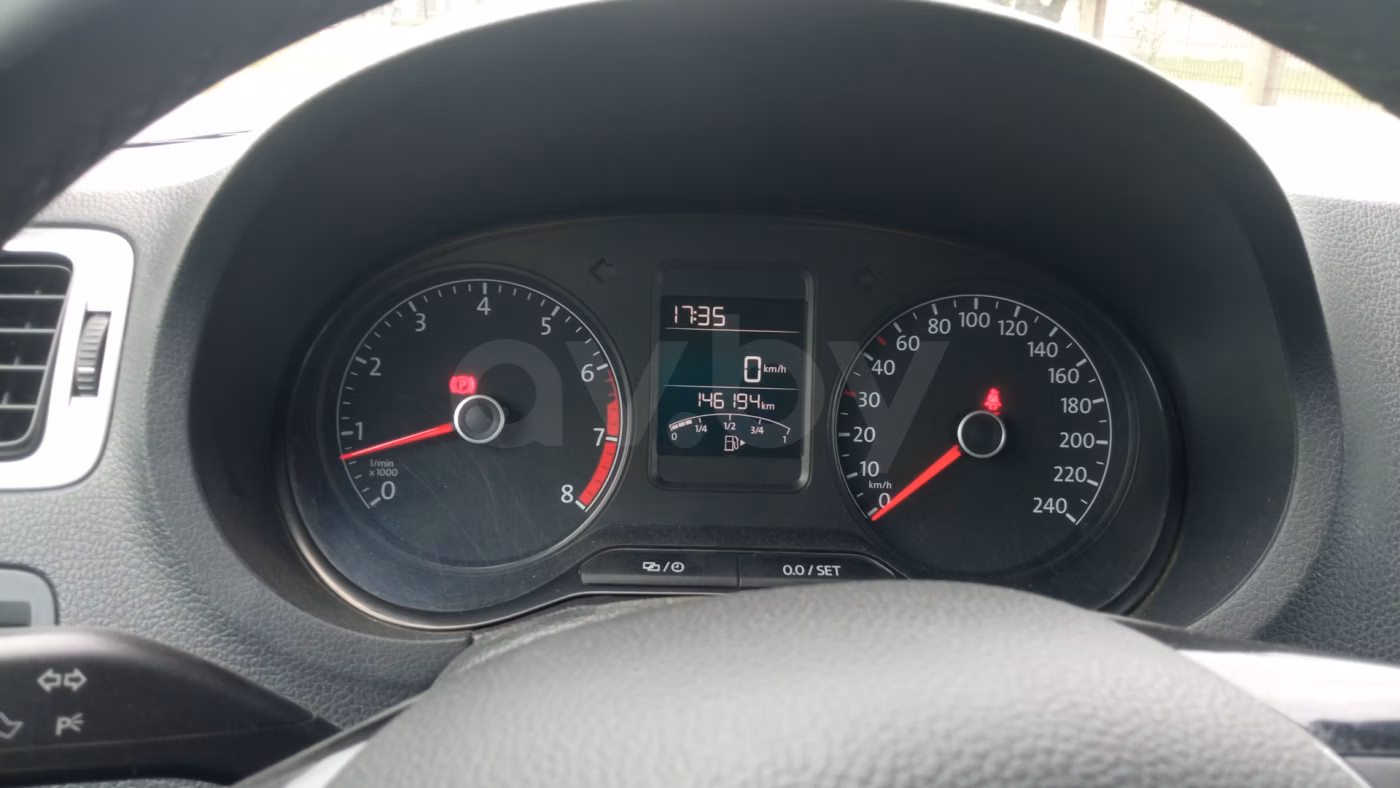 Volkswagen Polo Sedan фото 7