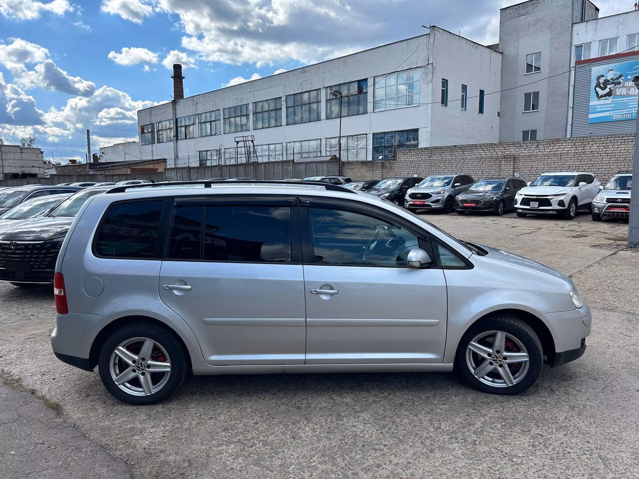 Volkswagen Touran фото 4