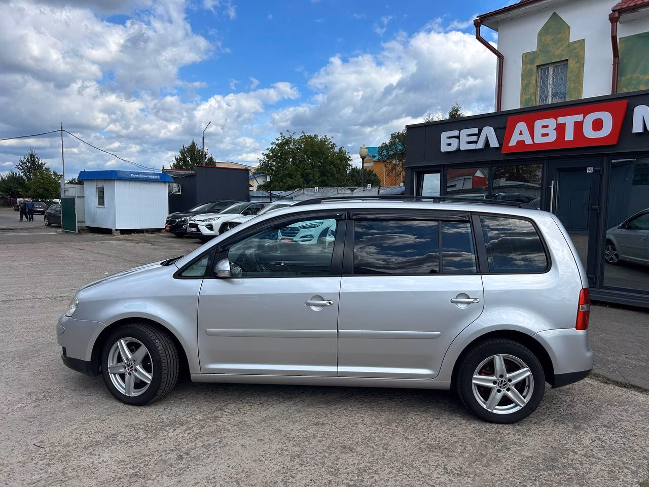 Volkswagen Touran фото 8