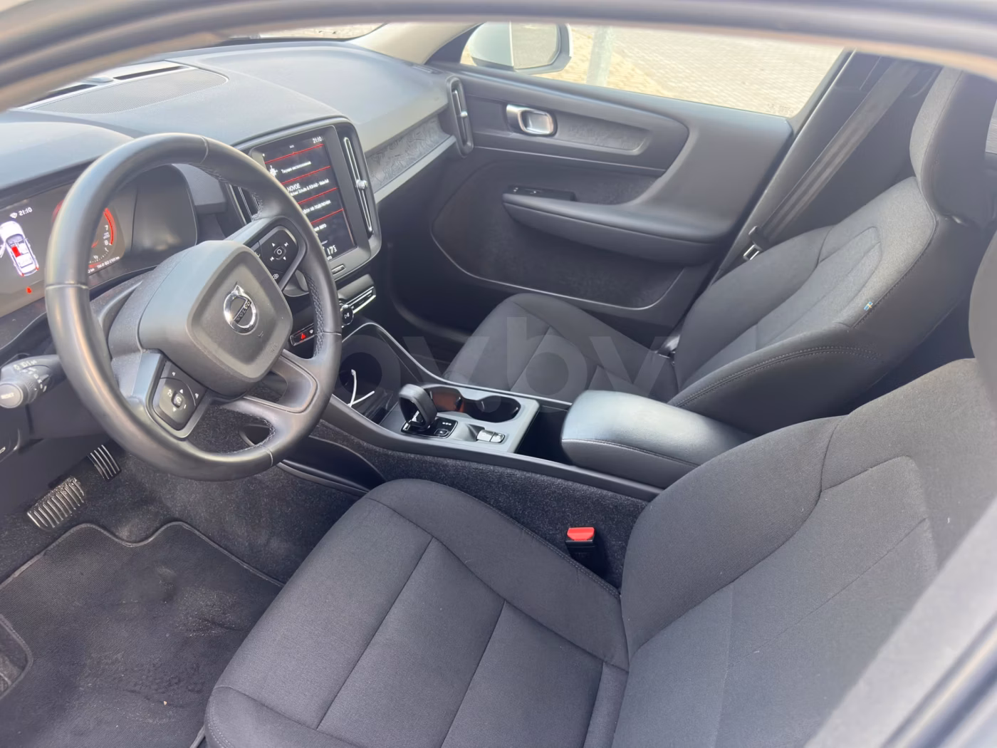 Volvo XC40 фото 14
