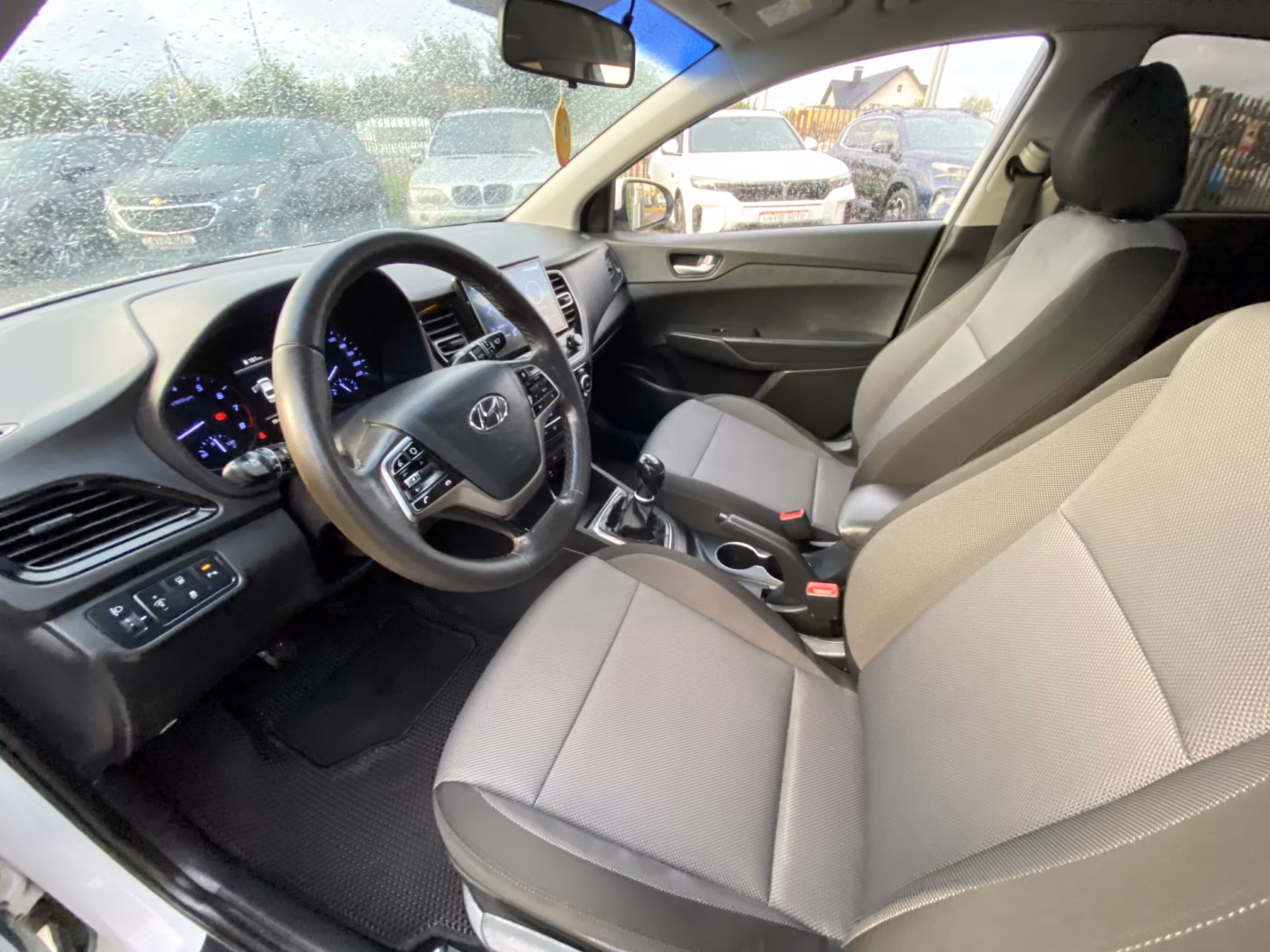 Hyundai Accent фото 11