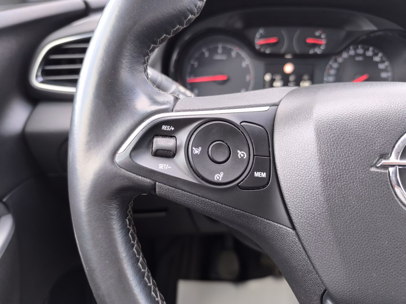 Opel Grandland X фото 21