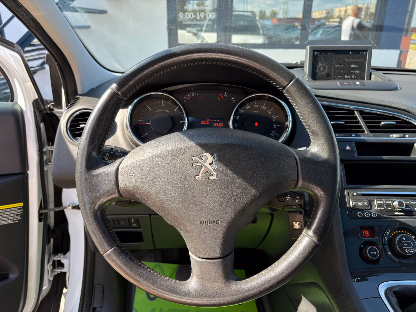 Peugeot 5008 фото 10