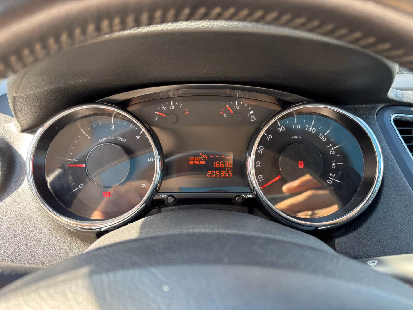 Peugeot 5008 фото 11