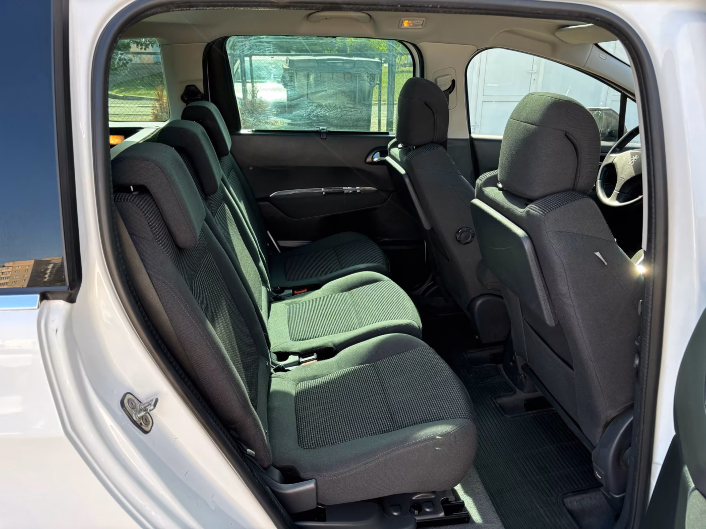 Peugeot 5008 фото 18