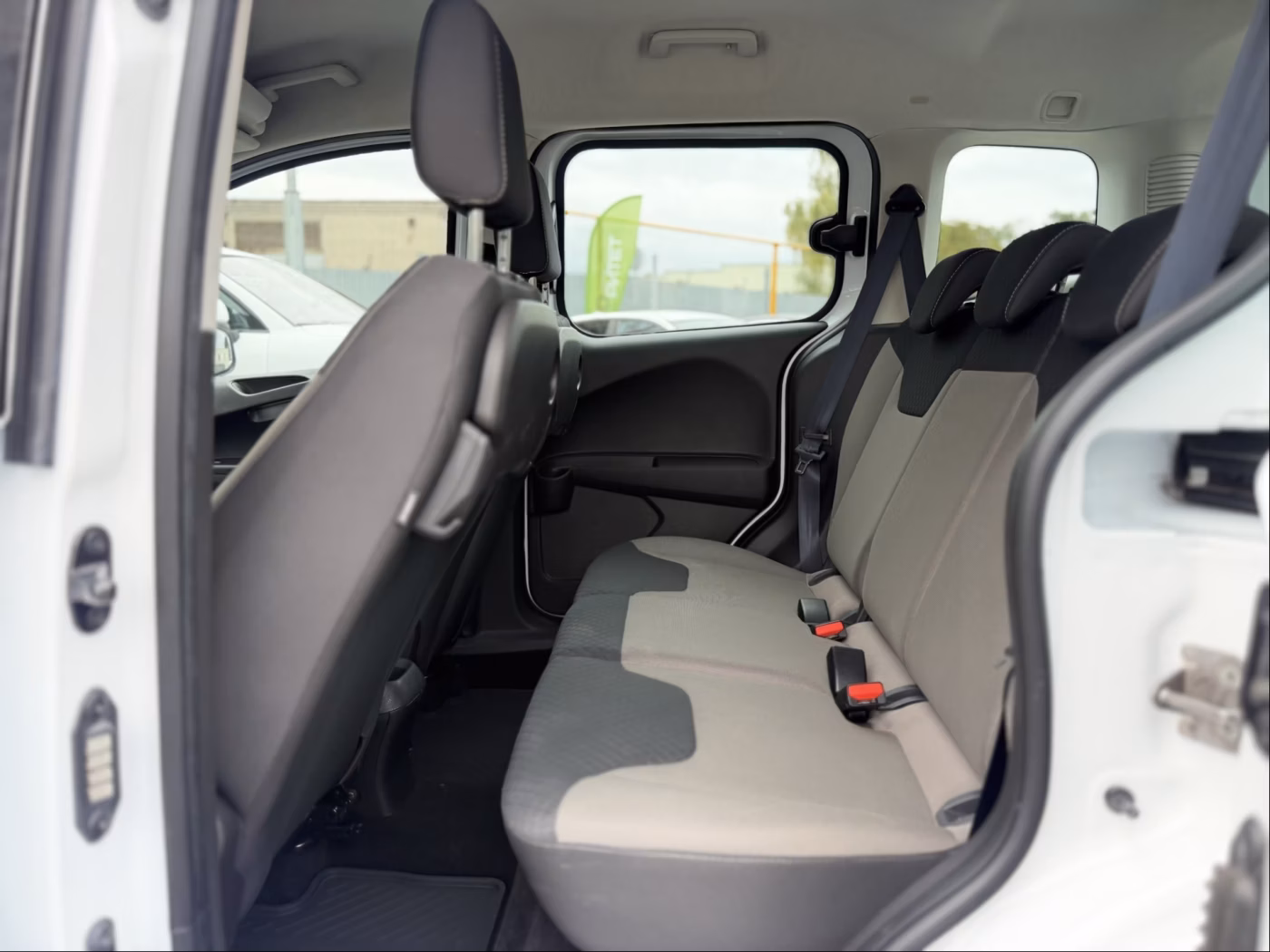 Ford Tourneo Courier фото 25
