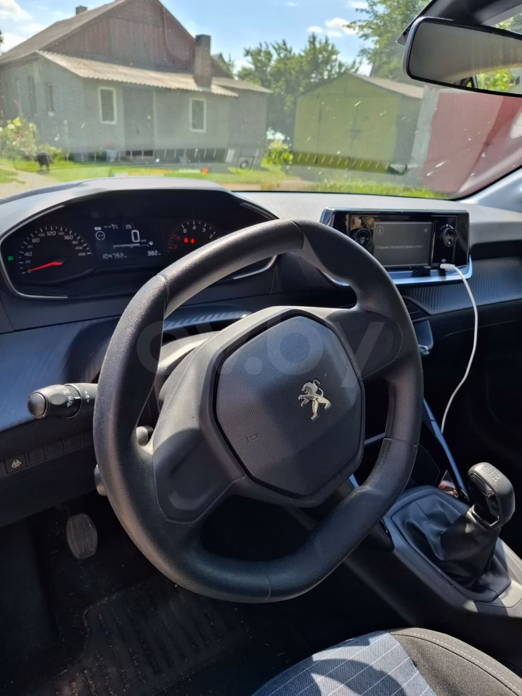 Peugeot 208 фото 7