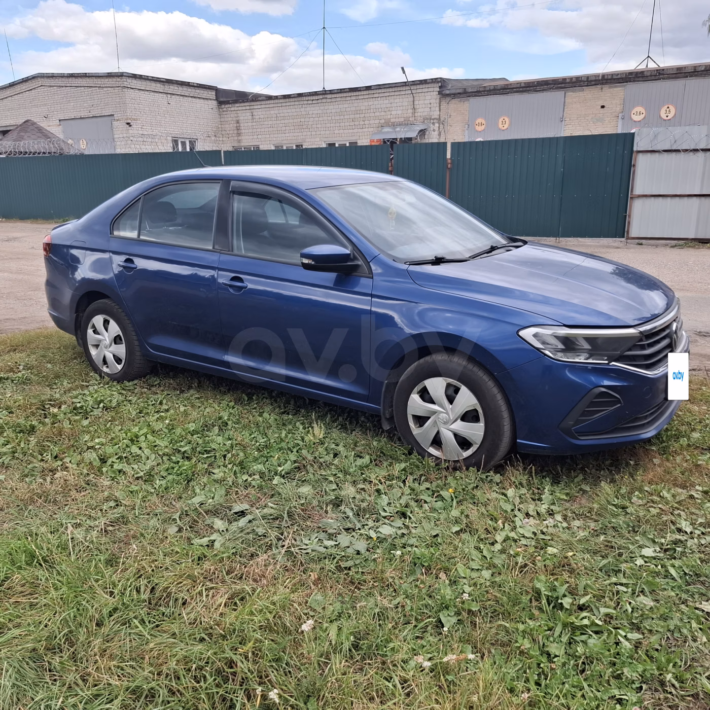 Volkswagen Polo Sedan фото 2