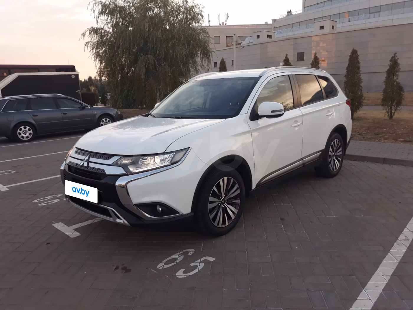 Mitsubishi Outlander фото 3