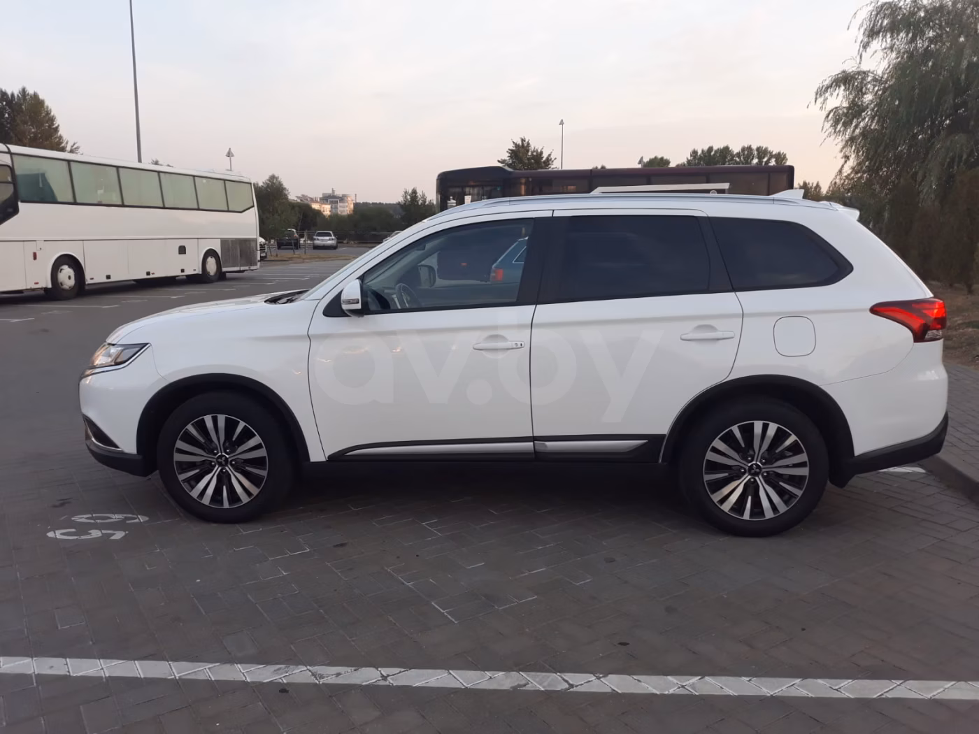 Mitsubishi Outlander фото 2