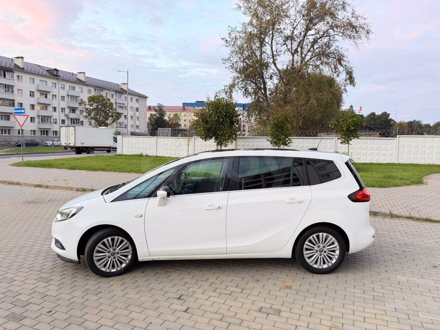 Opel Zafira фото 4