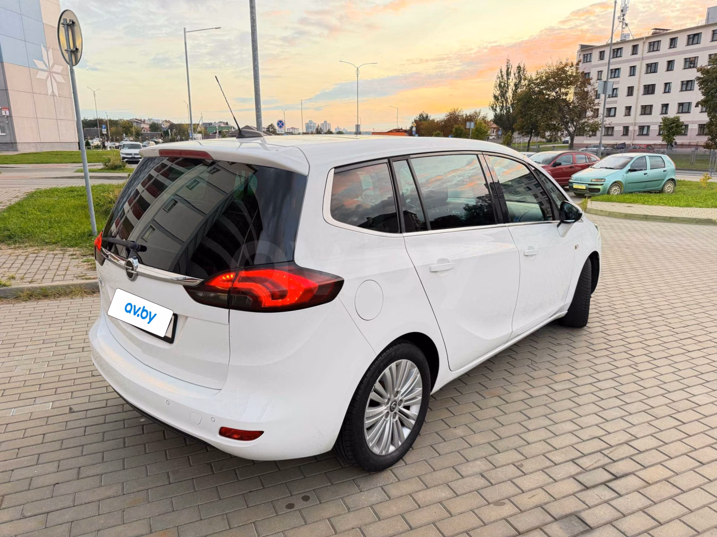 Opel Zafira фото 8