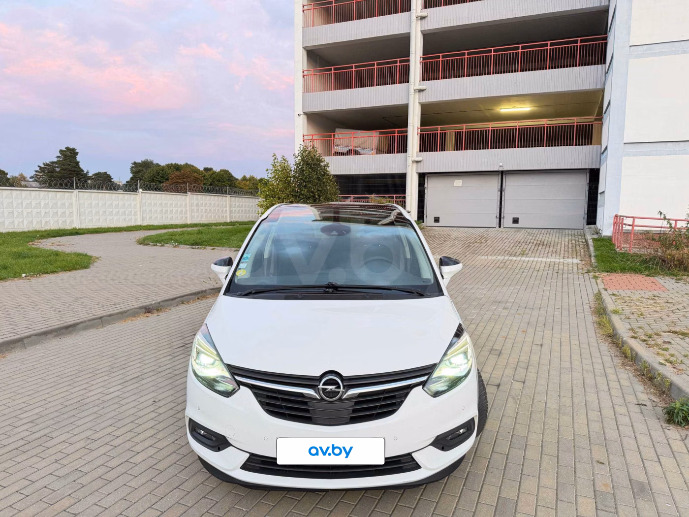 Opel Zafira фото 2