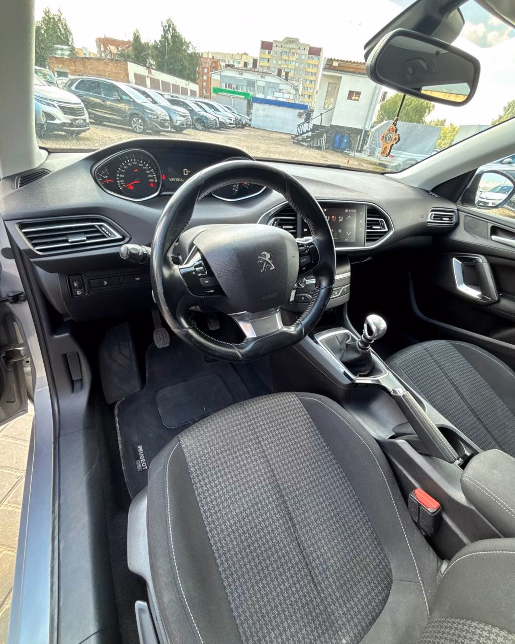 Peugeot 308 фото 10