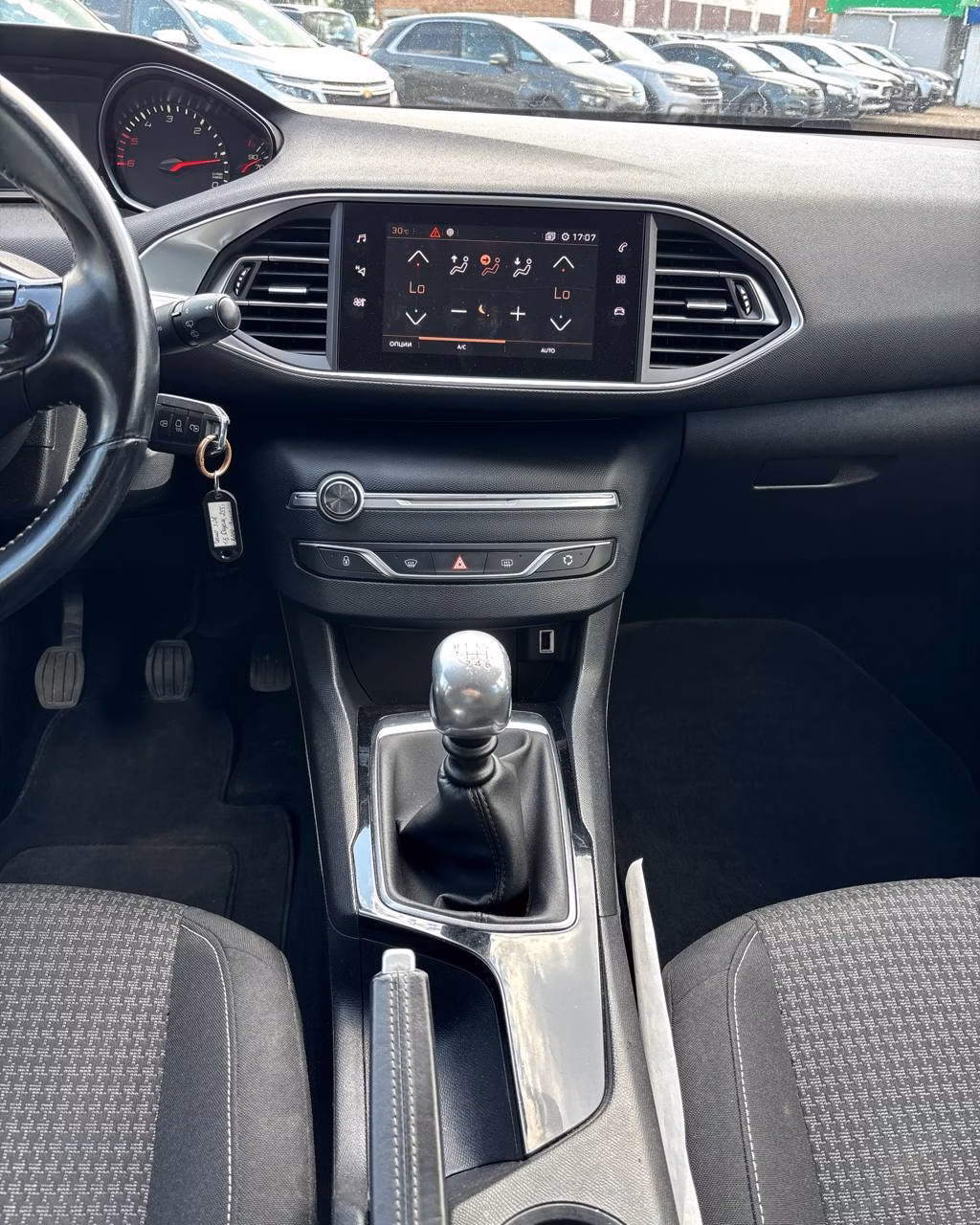 Peugeot 308 фото 13