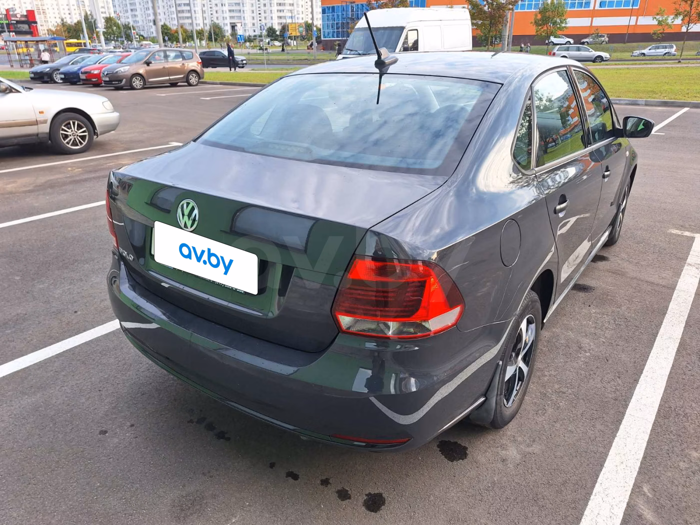 Volkswagen Polo Sedan фото 2