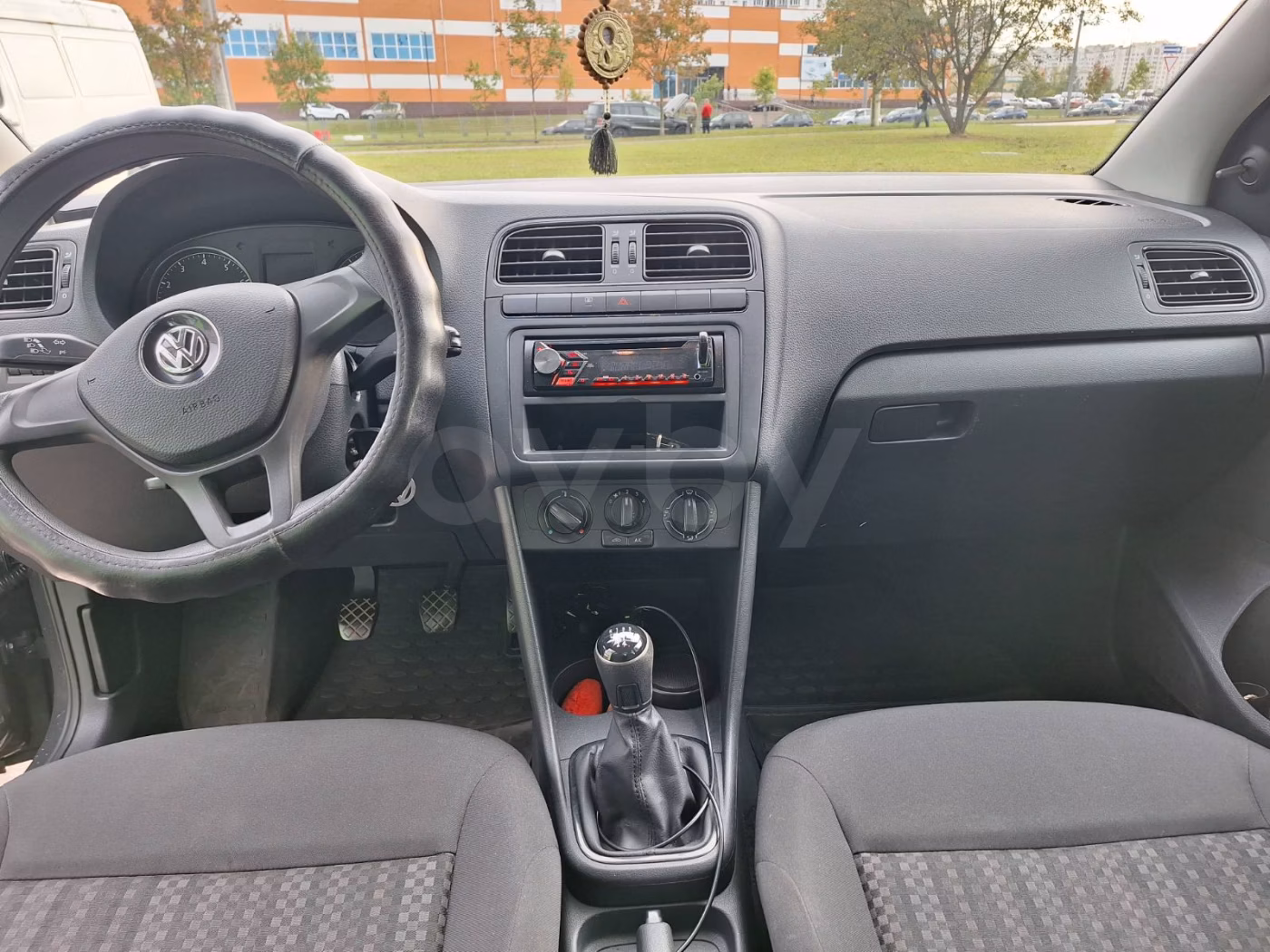 Volkswagen Polo Sedan фото 4