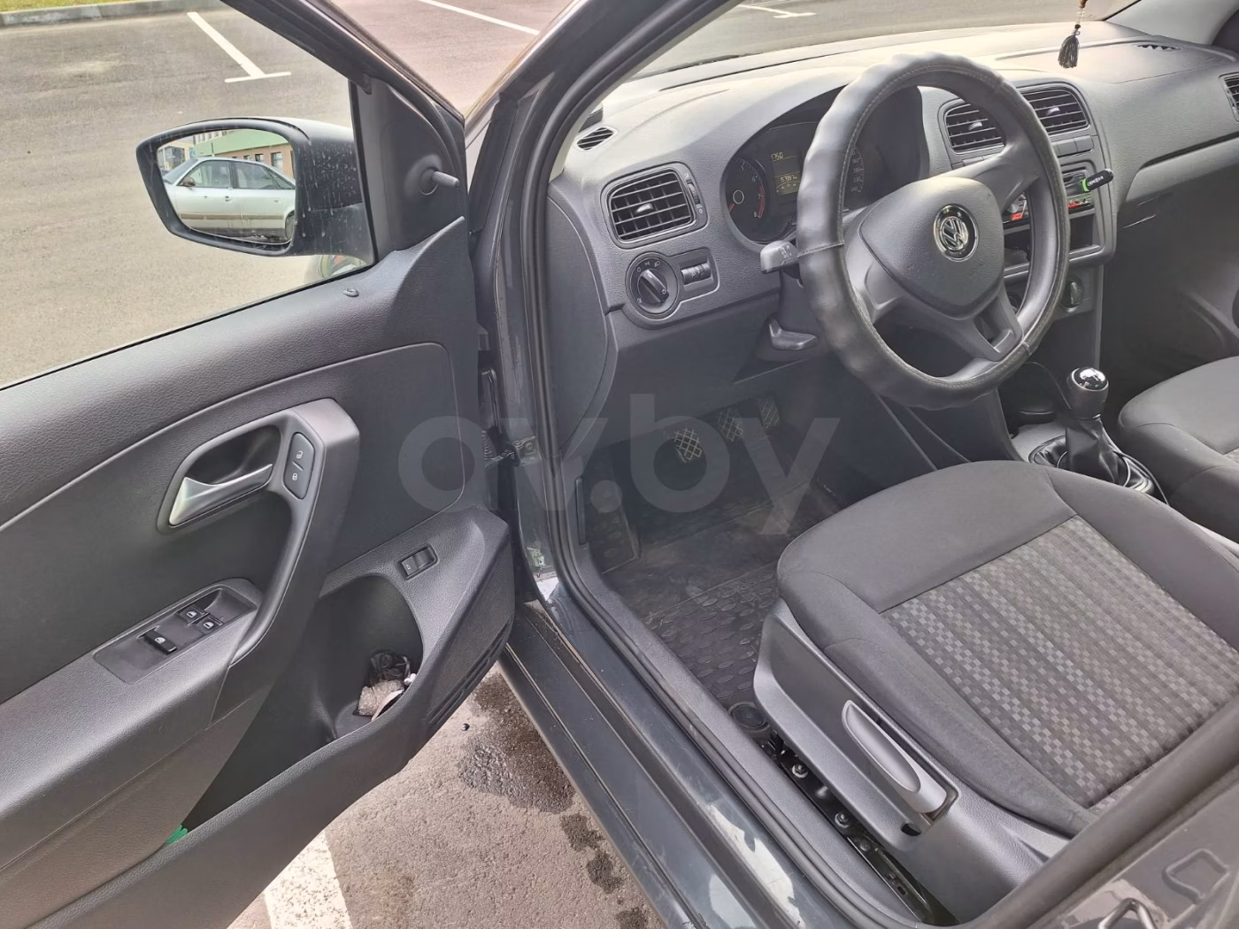 Volkswagen Polo Sedan фото 5