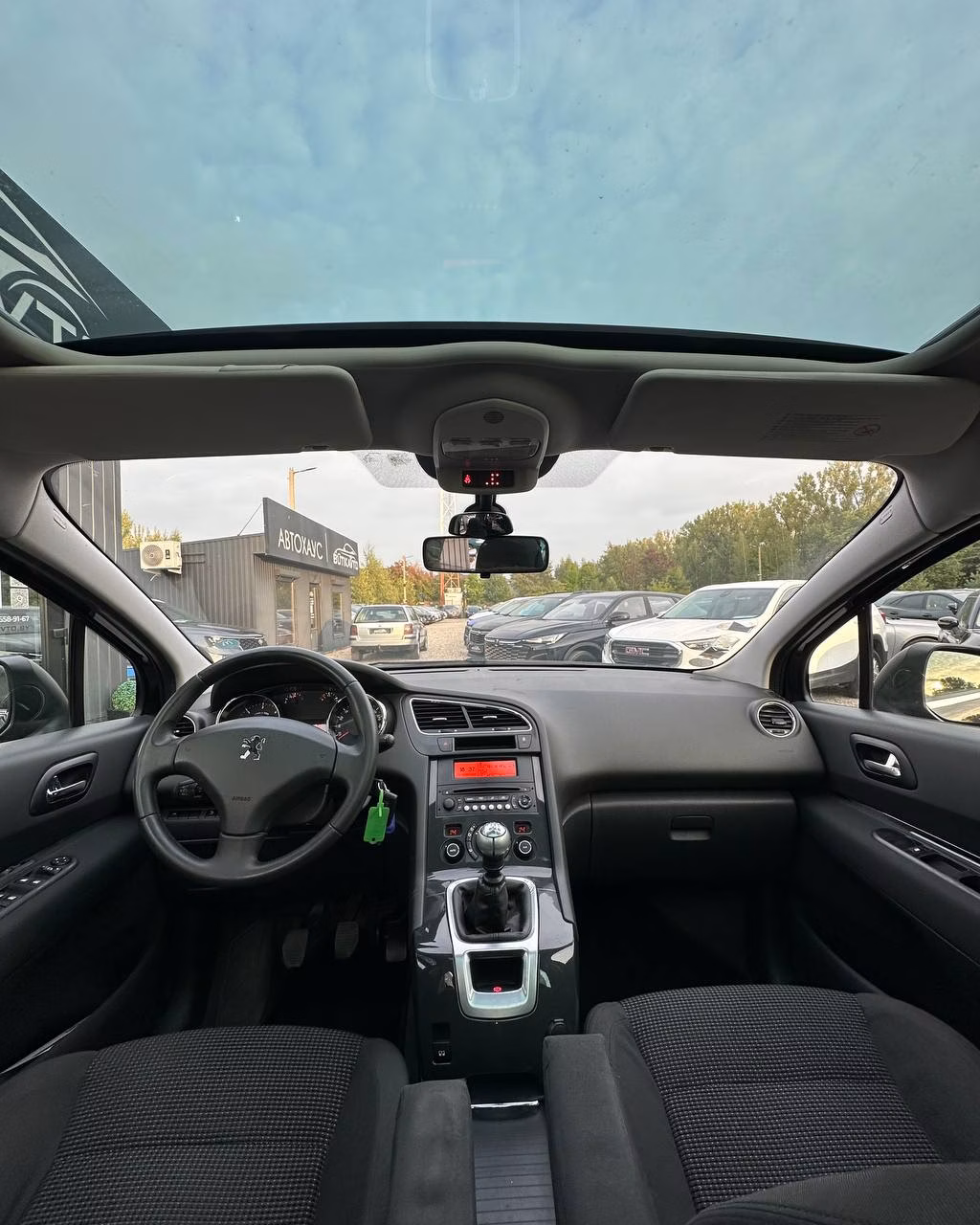 Peugeot 5008 фото 11