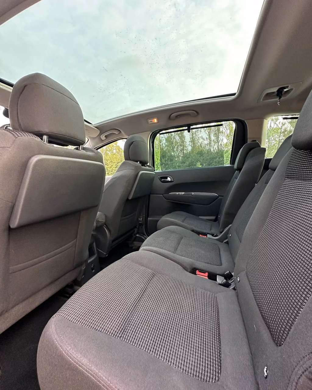 Peugeot 5008 фото 10