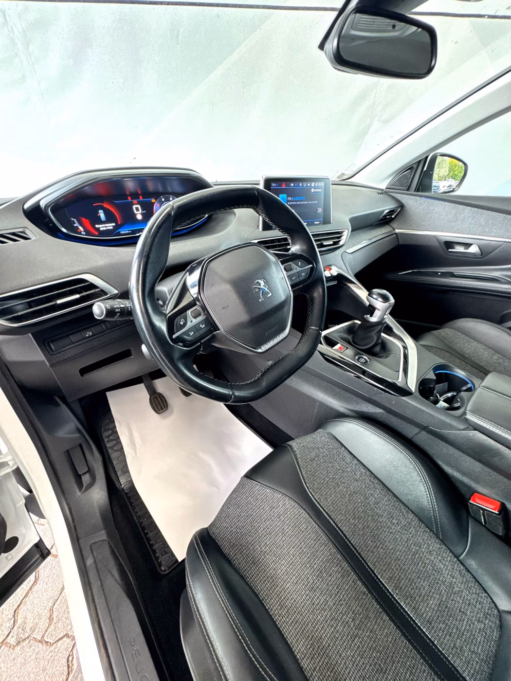 Peugeot 5008 фото 10