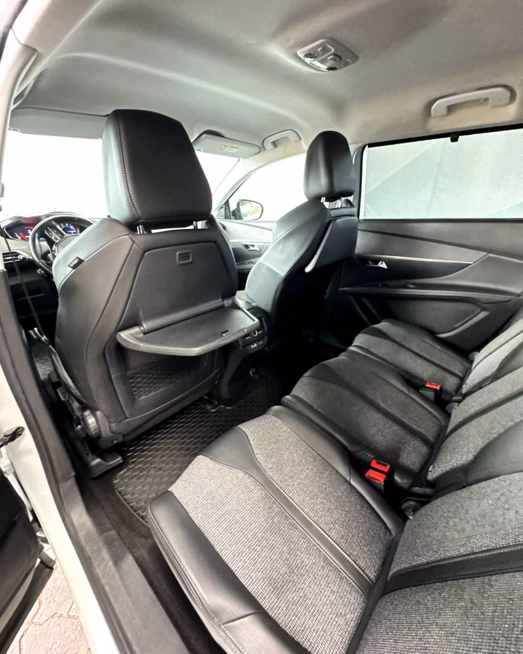 Peugeot 5008 фото 11