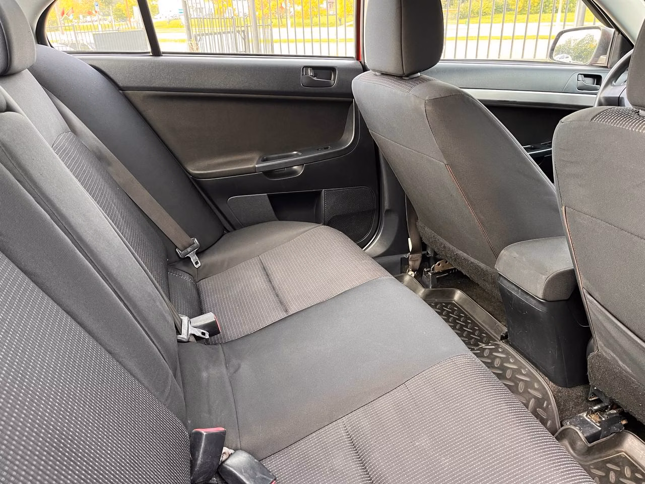 Mitsubishi Lancer фото 17
