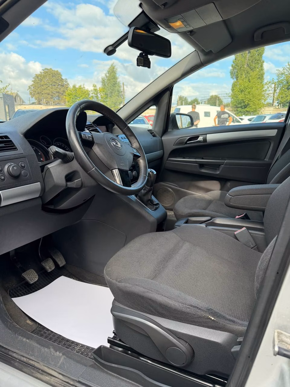 Opel Zafira фото 9