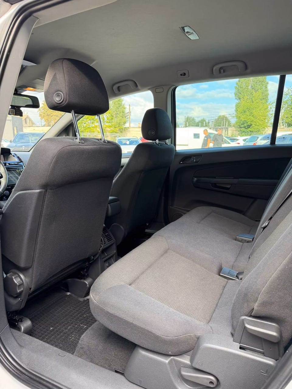 Opel Zafira фото 10