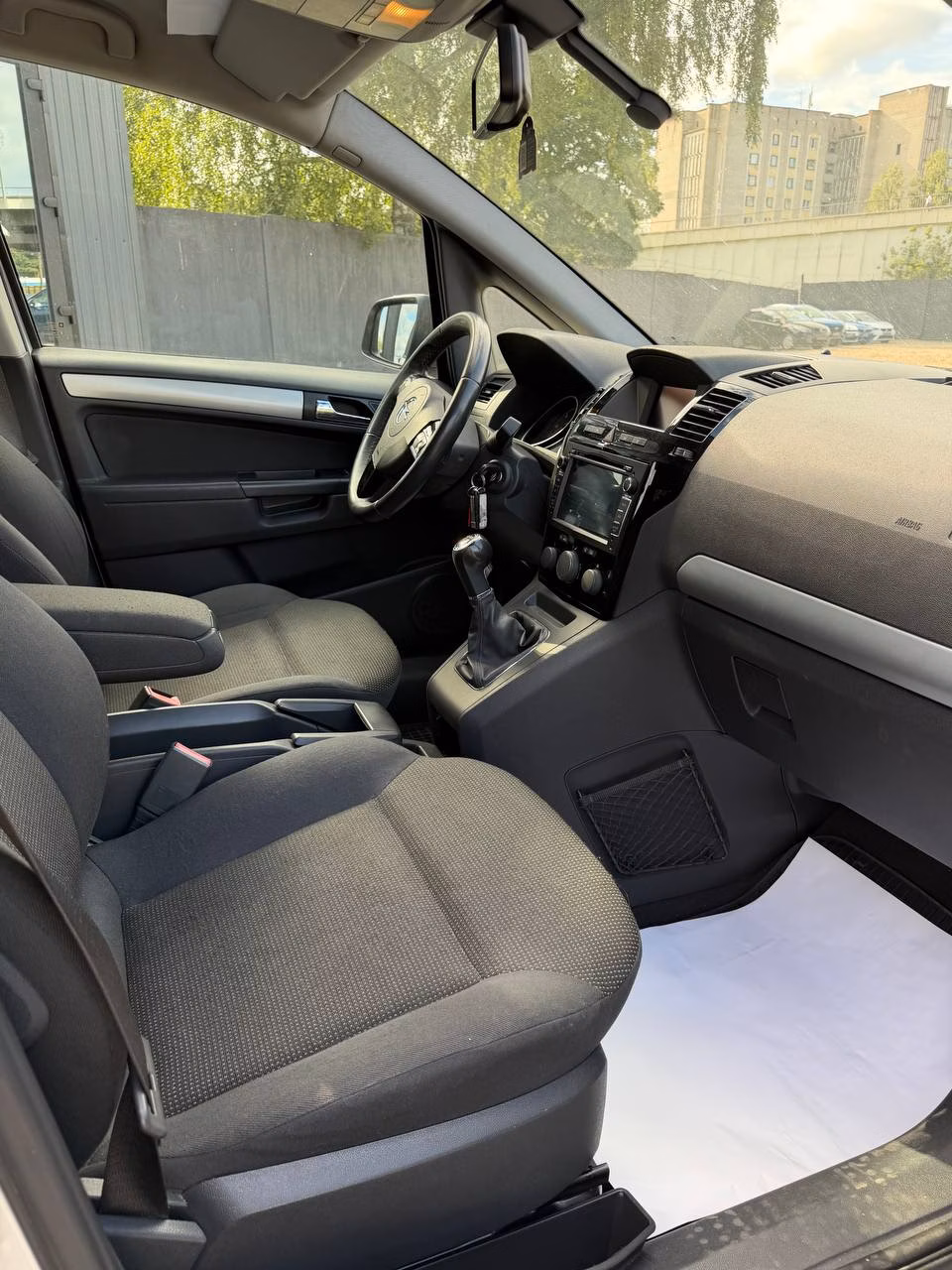 Opel Zafira фото 11