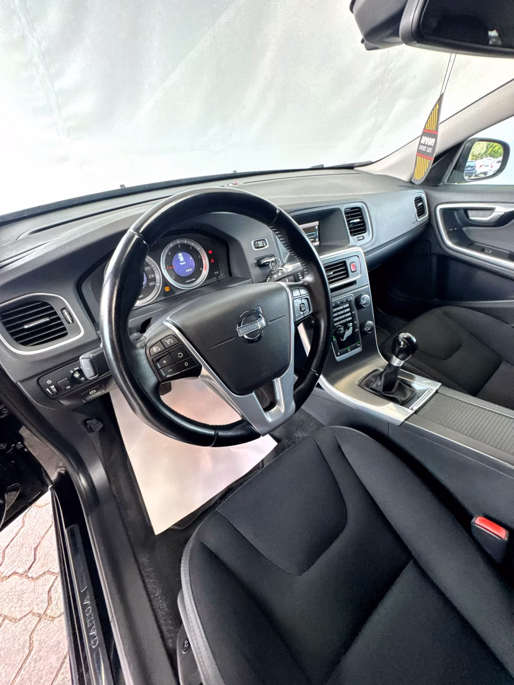 Volvo V60 фото 10