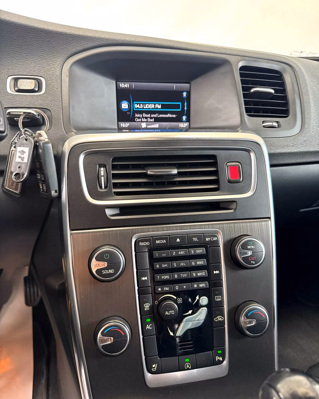 Volvo V60 фото 12