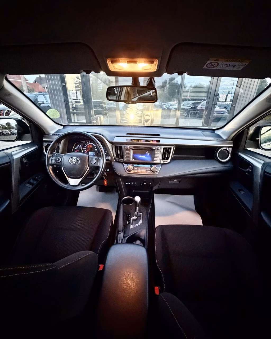 Toyota RAV4 фото 7