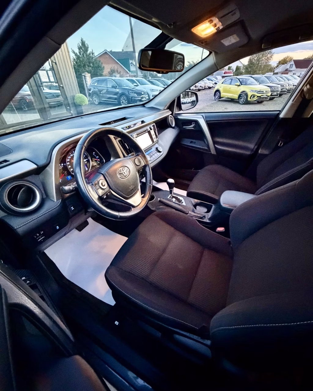 Toyota RAV4 фото 8