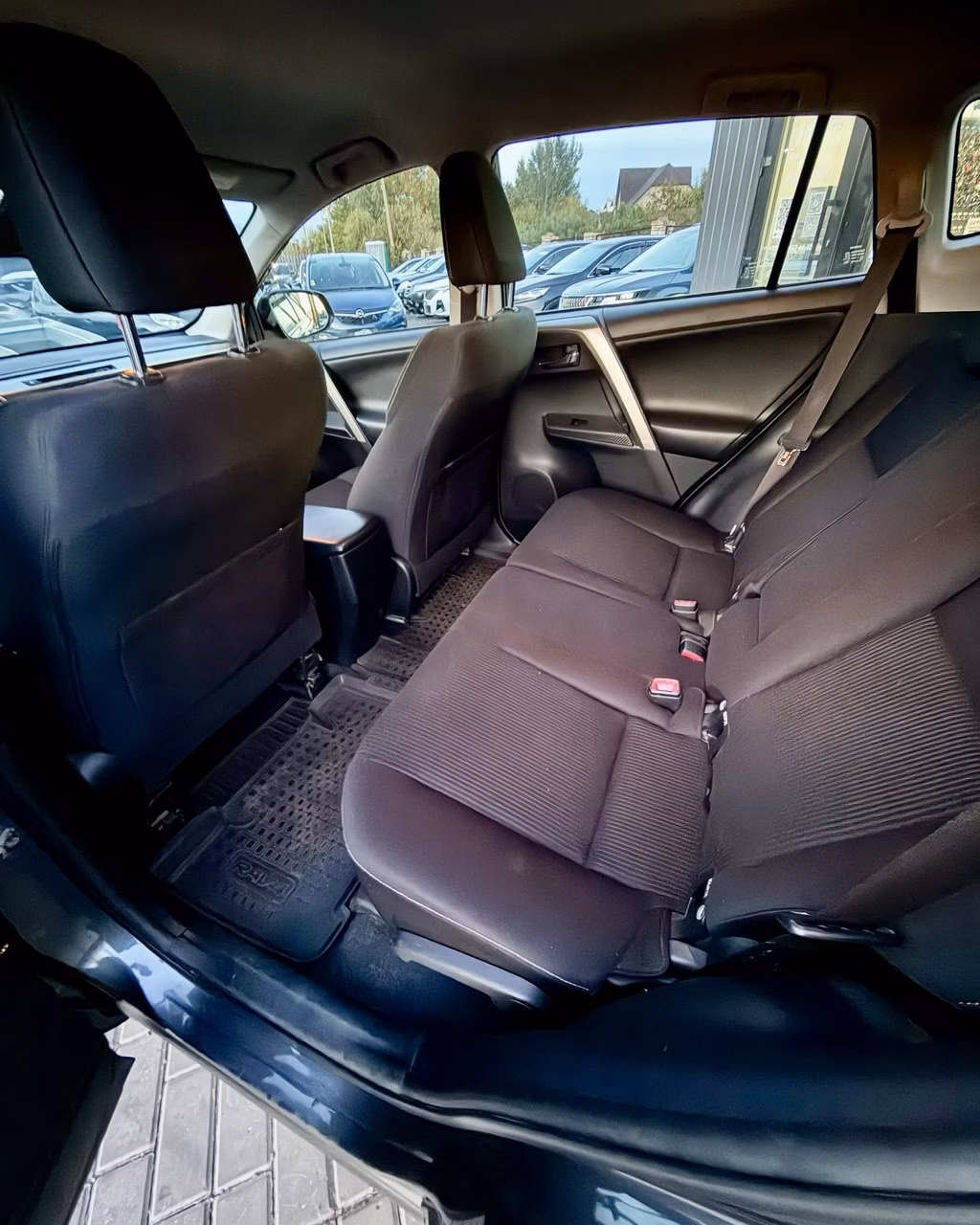 Toyota RAV4 фото 9