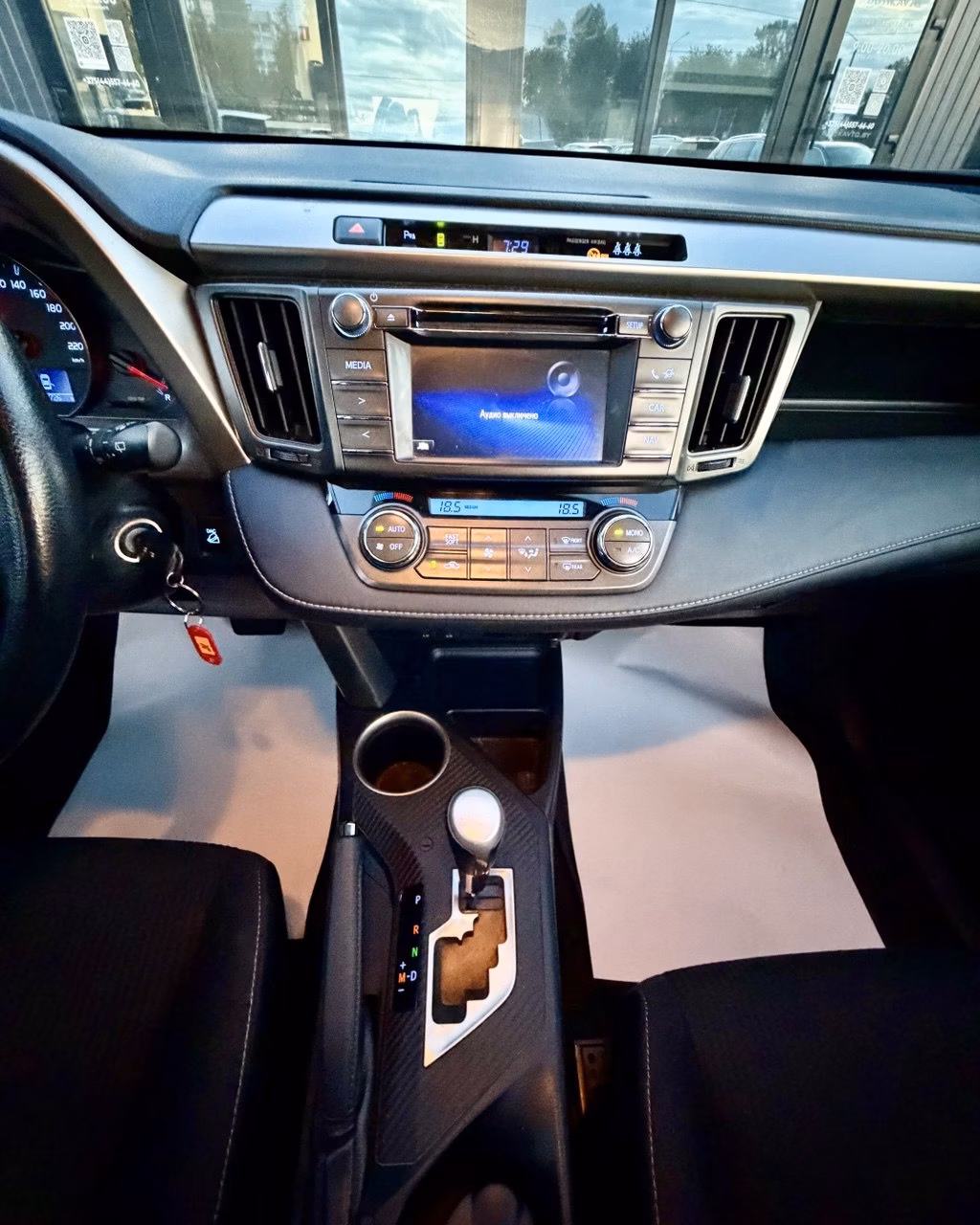 Toyota RAV4 фото 16