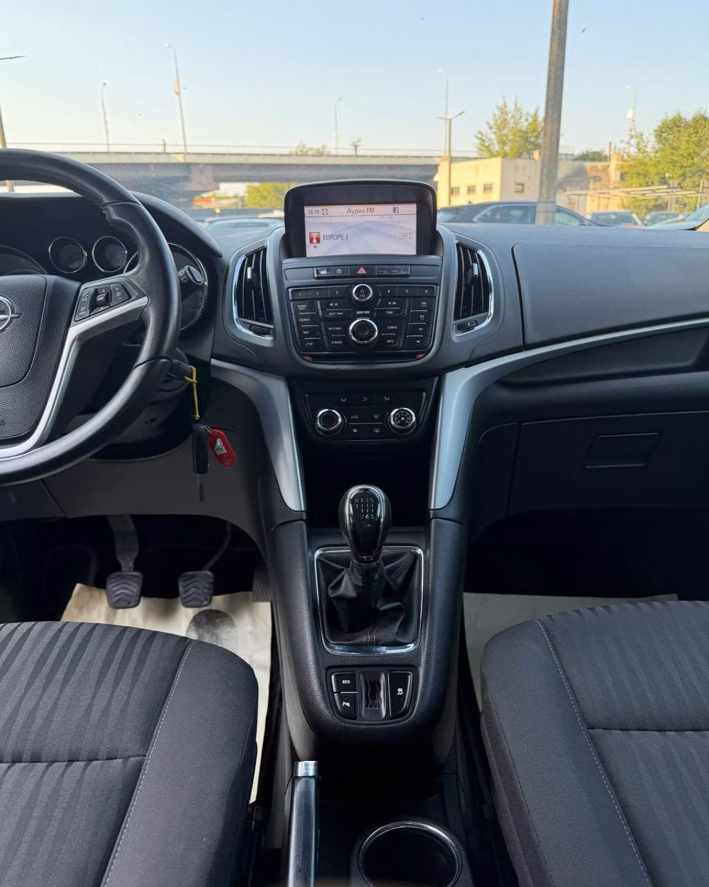 Opel Zafira фото 10