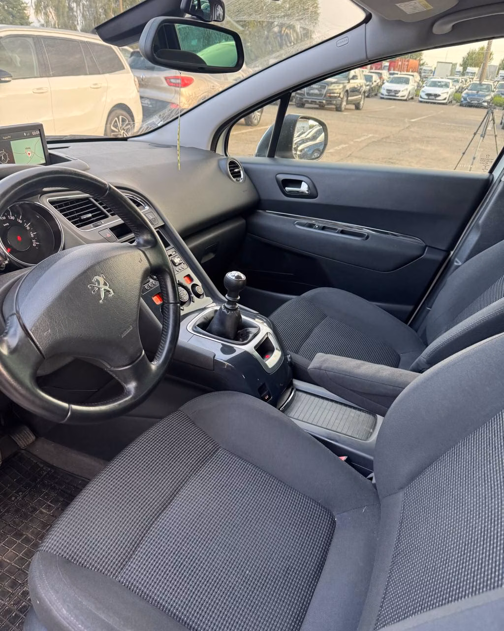 Peugeot 5008 фото 10